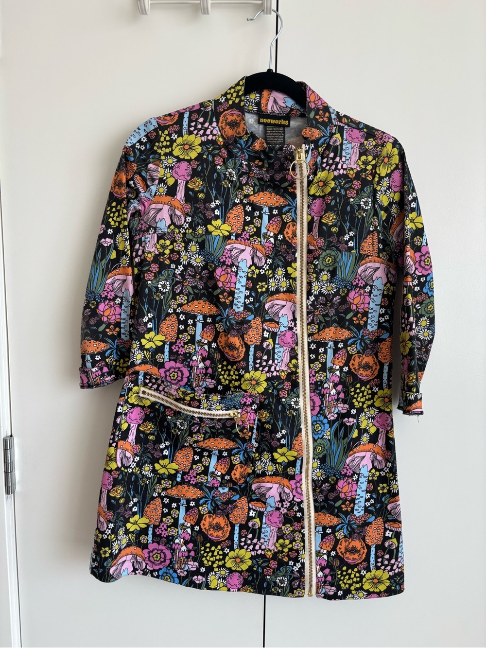 Nooworks Art teacher tunic in Mushroom, like new condition - Picture 2 of 3